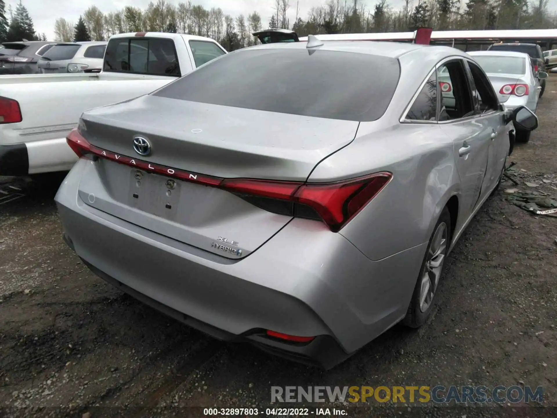 4 Photograph of a damaged car 4T1A21FB3LU015467 TOYOTA AVALON 2020