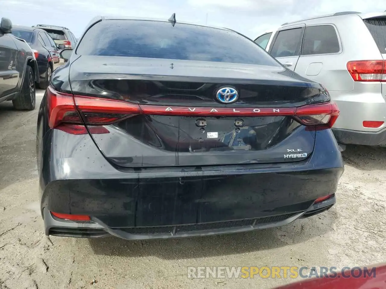 6 Photograph of a damaged car 4T1A21FB4LU018412 TOYOTA AVALON 2020