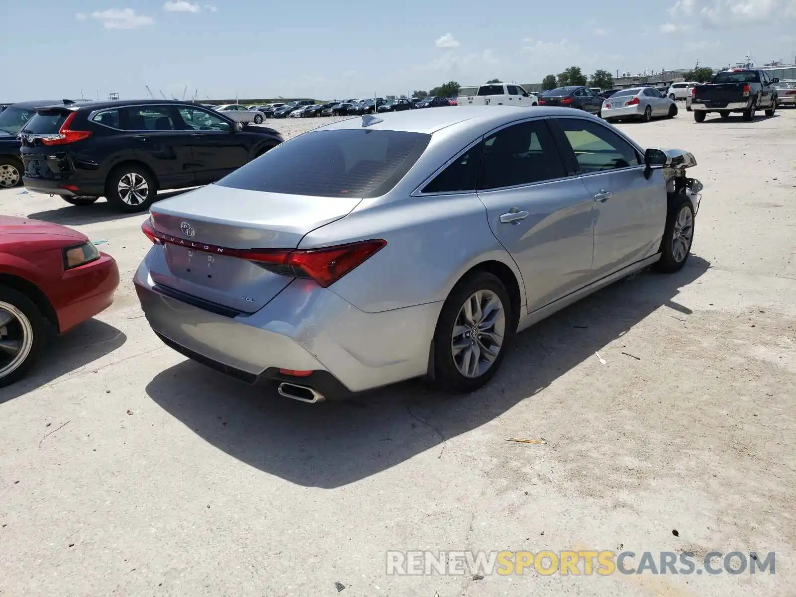 4 Photograph of a damaged car 4T1AZ1FB0LU040970 TOYOTA AVALON 2020