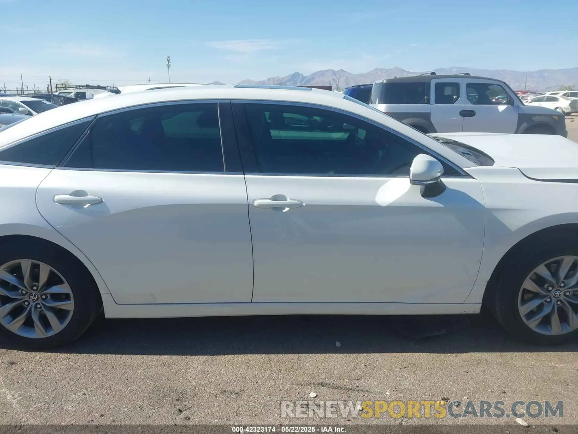 13 Photograph of a damaged car 4T1AZ1FB0LU041391 TOYOTA AVALON 2020