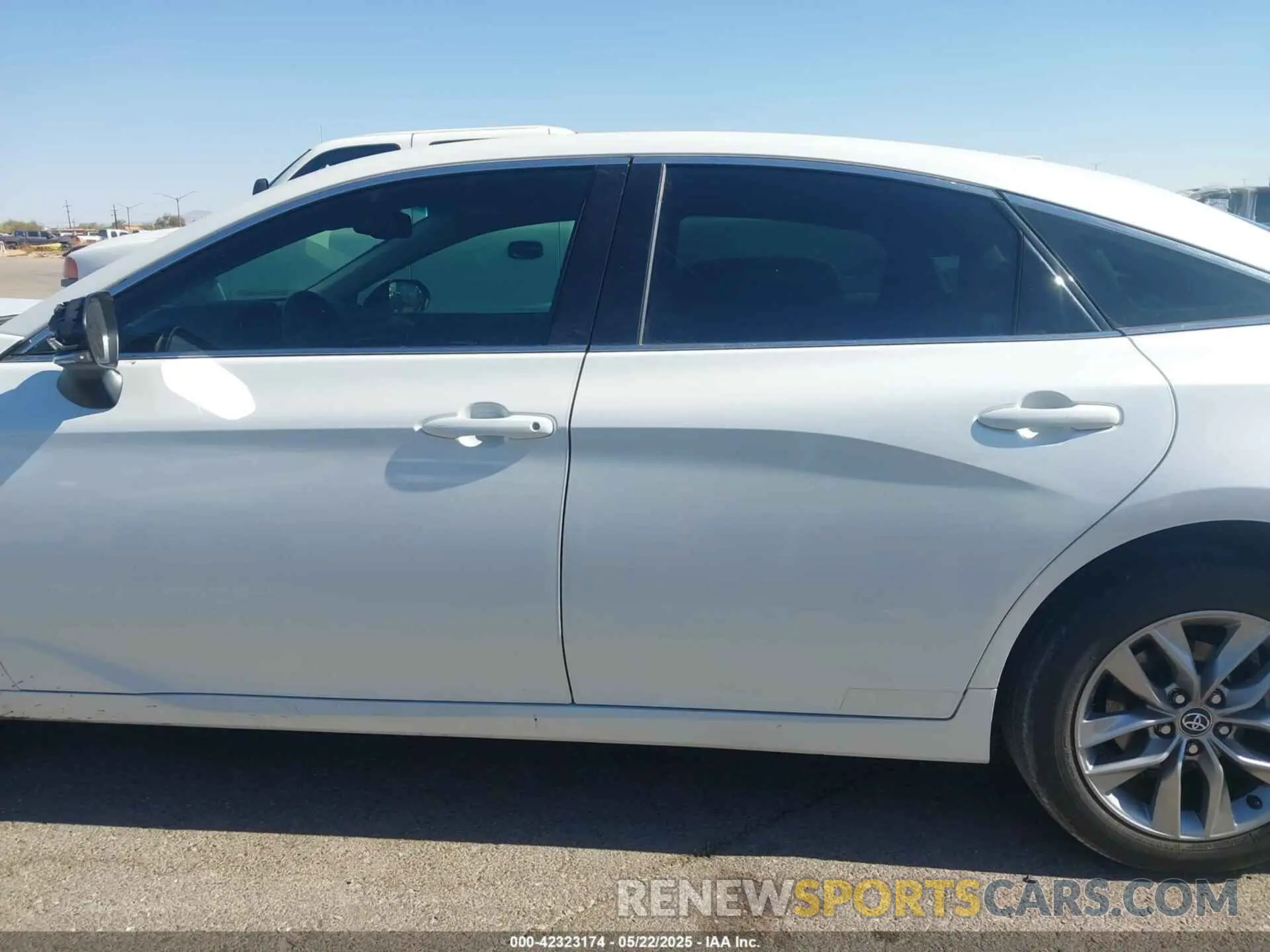 14 Photograph of a damaged car 4T1AZ1FB0LU041391 TOYOTA AVALON 2020