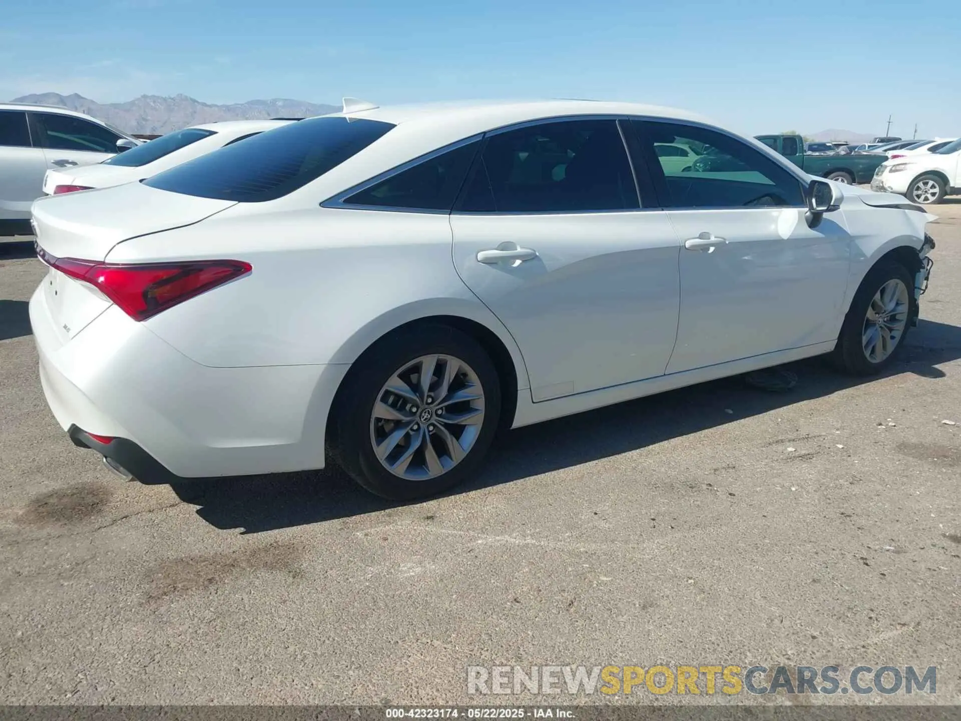 4 Photograph of a damaged car 4T1AZ1FB0LU041391 TOYOTA AVALON 2020