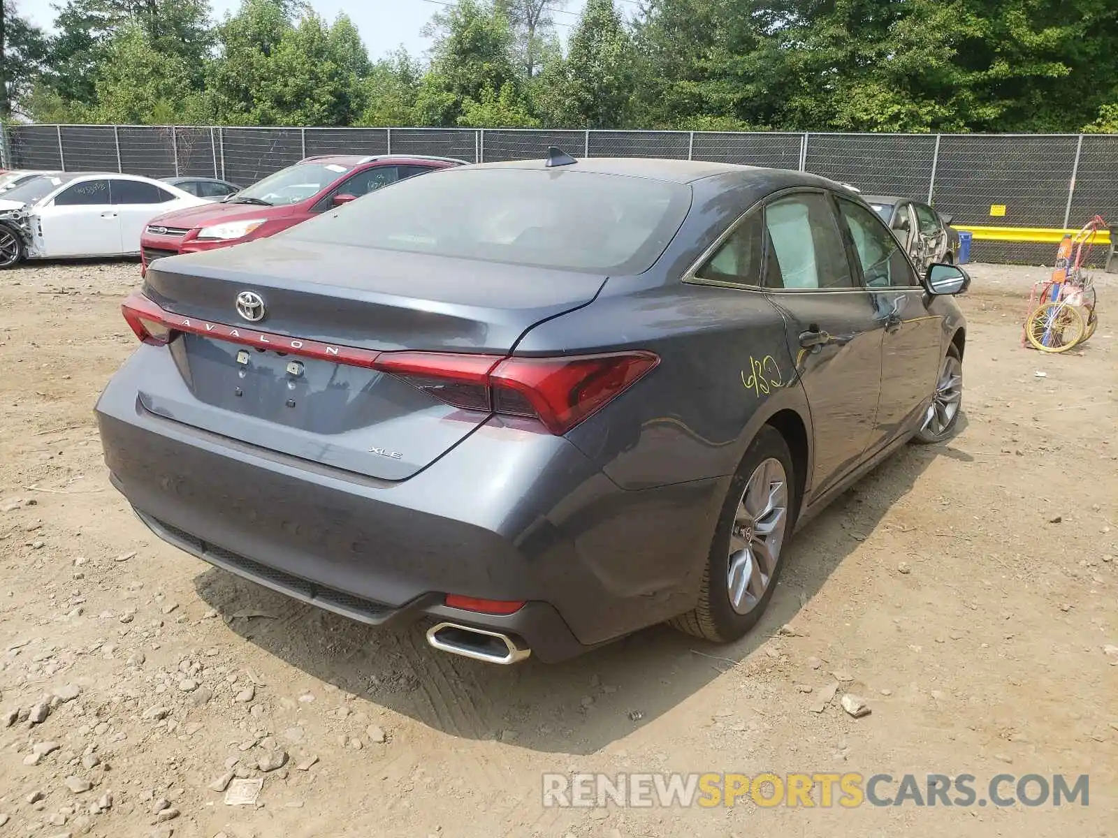 4 Photograph of a damaged car 4T1AZ1FB0LU052536 TOYOTA AVALON 2020