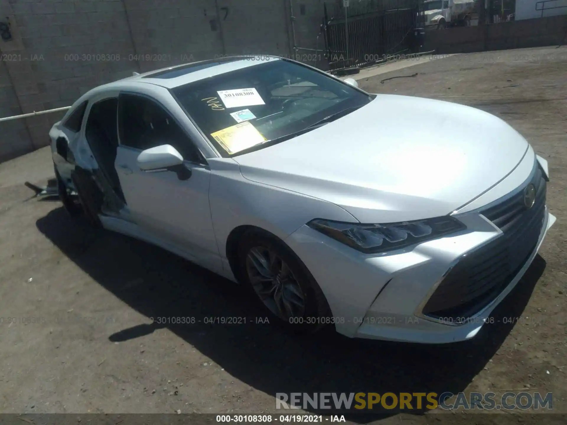 1 Photograph of a damaged car 4T1AZ1FB2LU049508 TOYOTA AVALON 2020