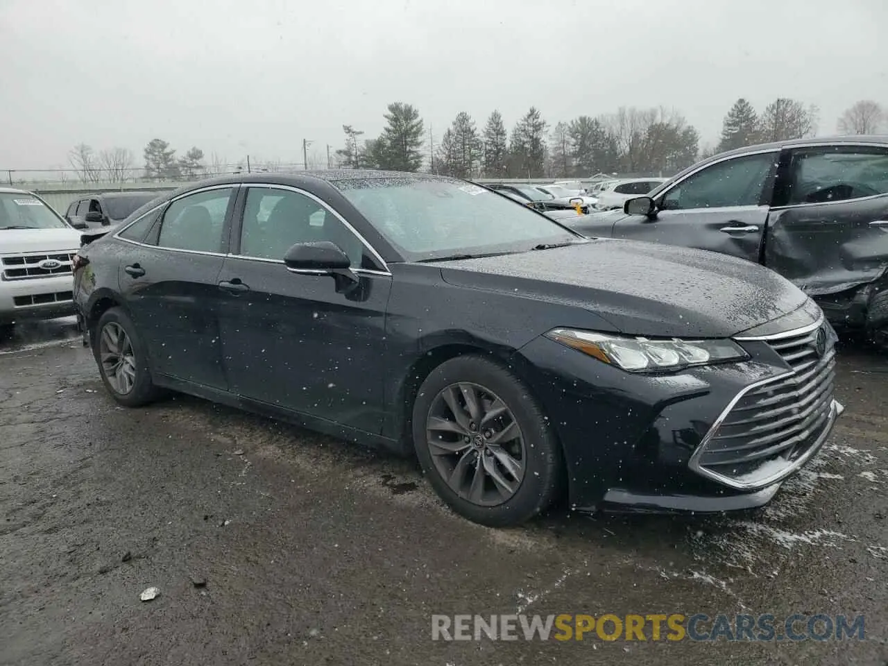 4 Photograph of a damaged car 4T1AZ1FB3LU045211 TOYOTA AVALON 2020