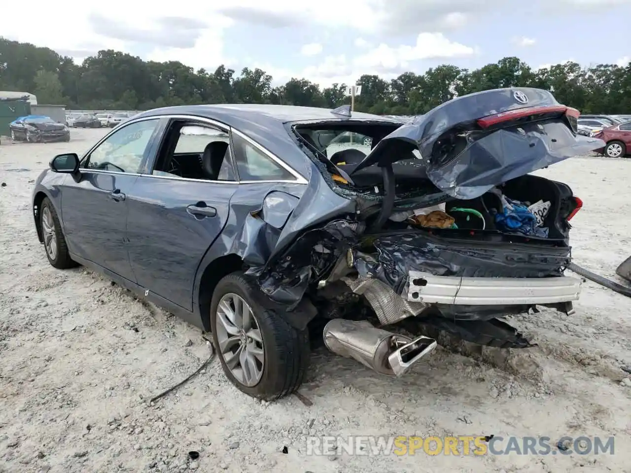 3 Photograph of a damaged car 4T1AZ1FB4LU039403 TOYOTA AVALON 2020