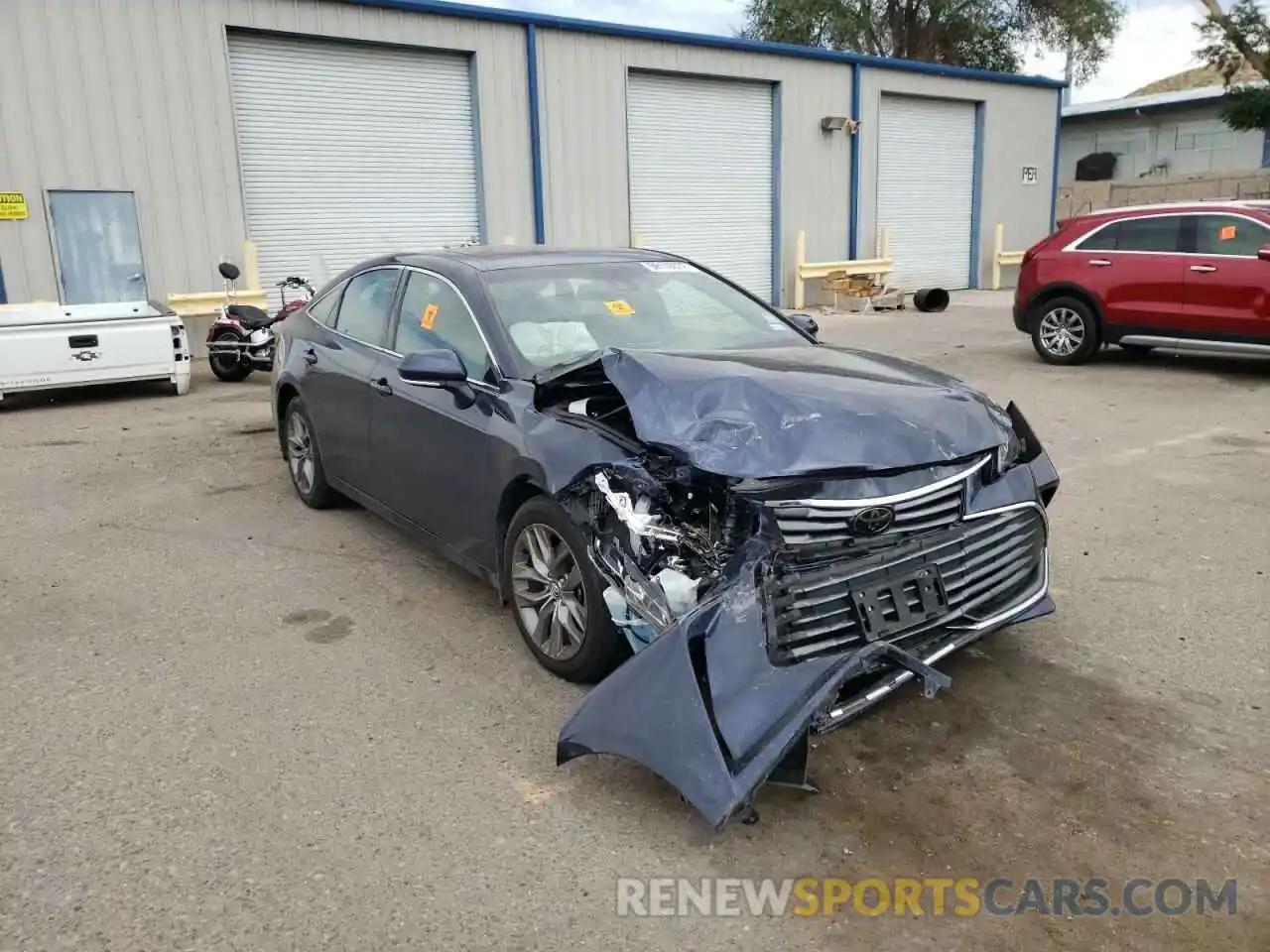 1 Photograph of a damaged car 4T1AZ1FB4LU040843 TOYOTA AVALON 2020