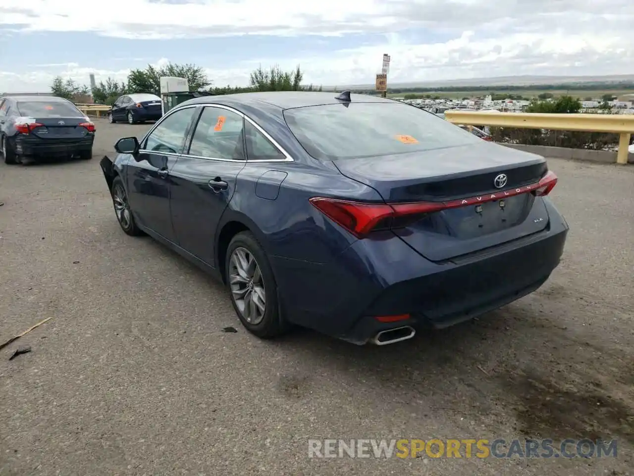 3 Photograph of a damaged car 4T1AZ1FB4LU040843 TOYOTA AVALON 2020