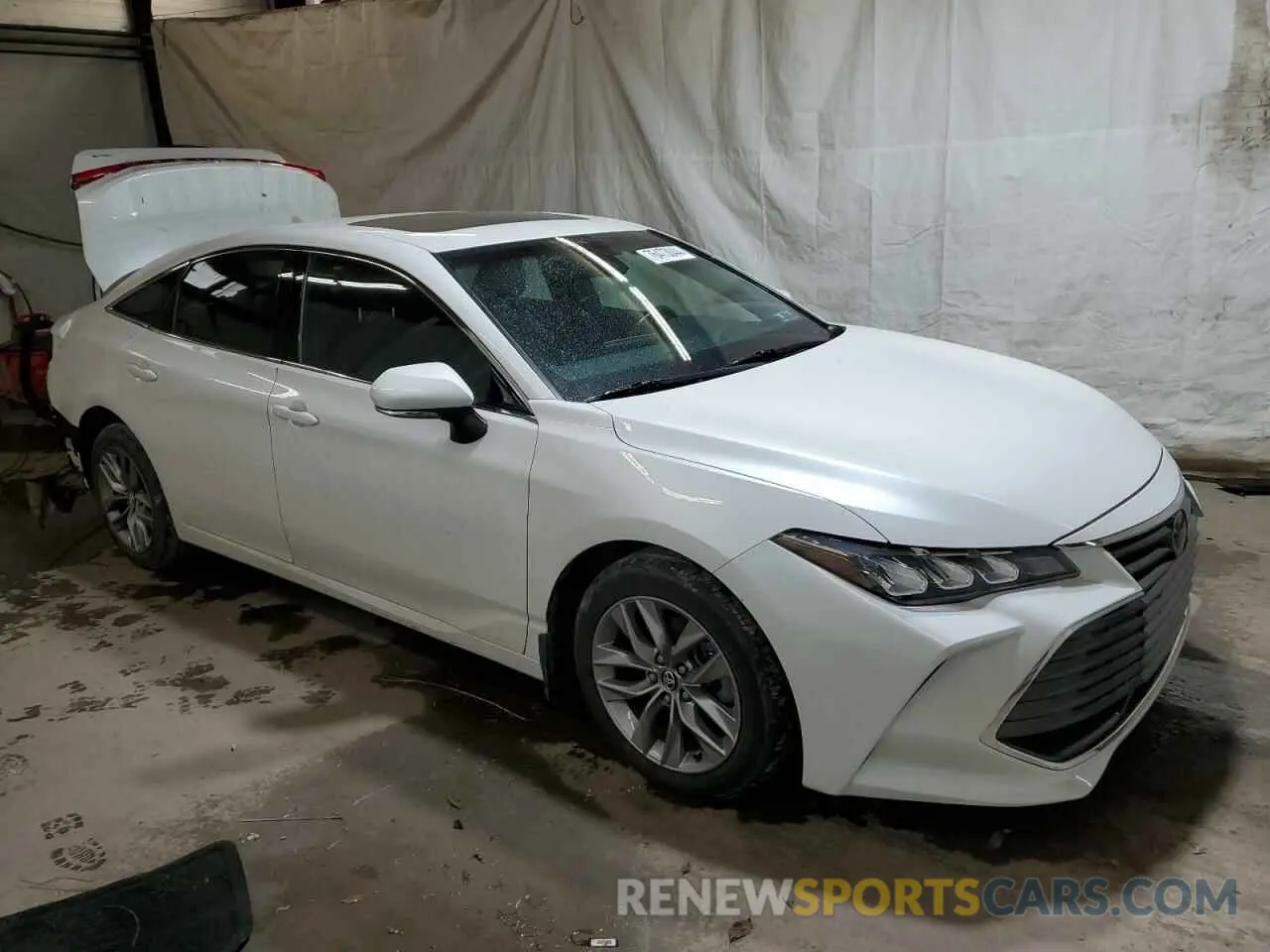 4 Photograph of a damaged car 4T1AZ1FB4LU042110 TOYOTA AVALON 2020