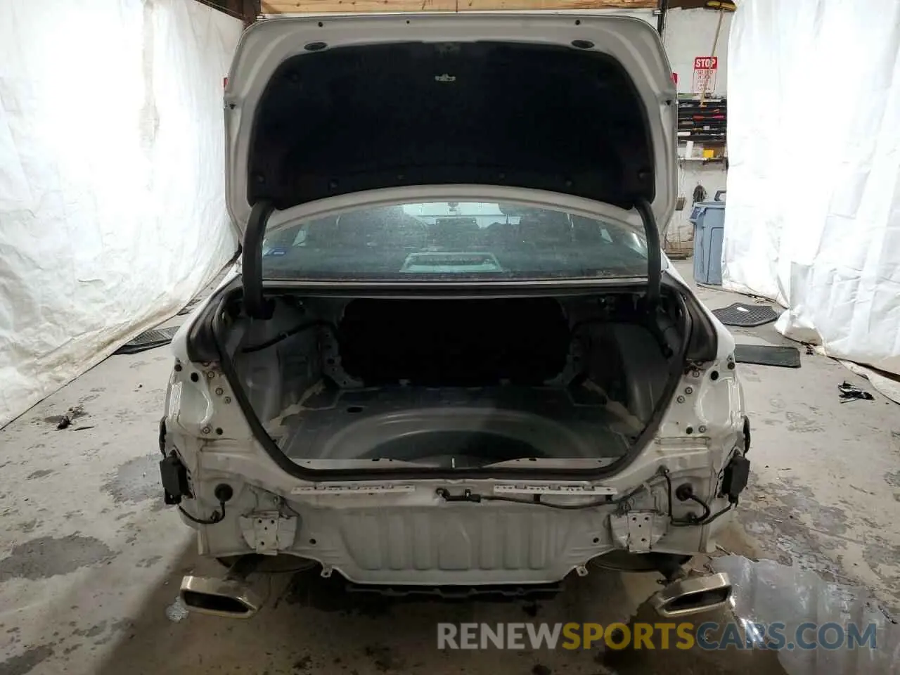6 Photograph of a damaged car 4T1AZ1FB4LU042110 TOYOTA AVALON 2020