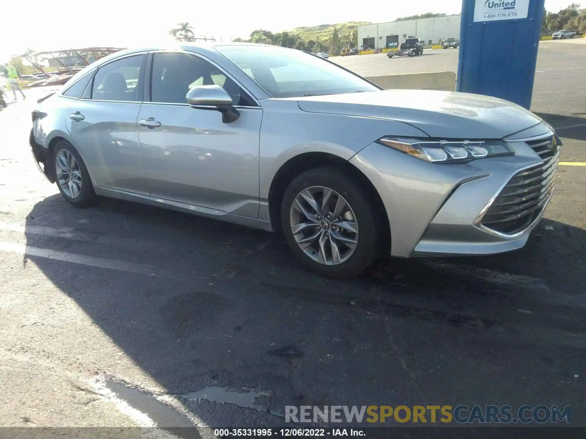 1 Photograph of a damaged car 4T1AZ1FB6LU041055 TOYOTA AVALON 2020