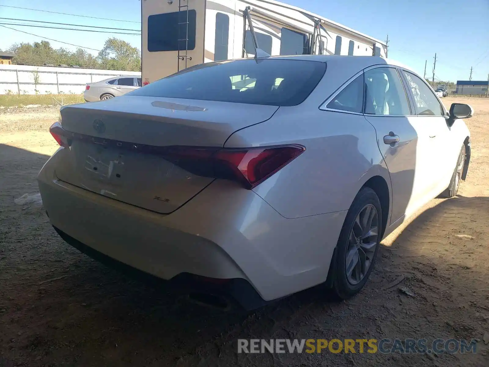 4 Photograph of a damaged car 4T1AZ1FB6LU046613 TOYOTA AVALON 2020