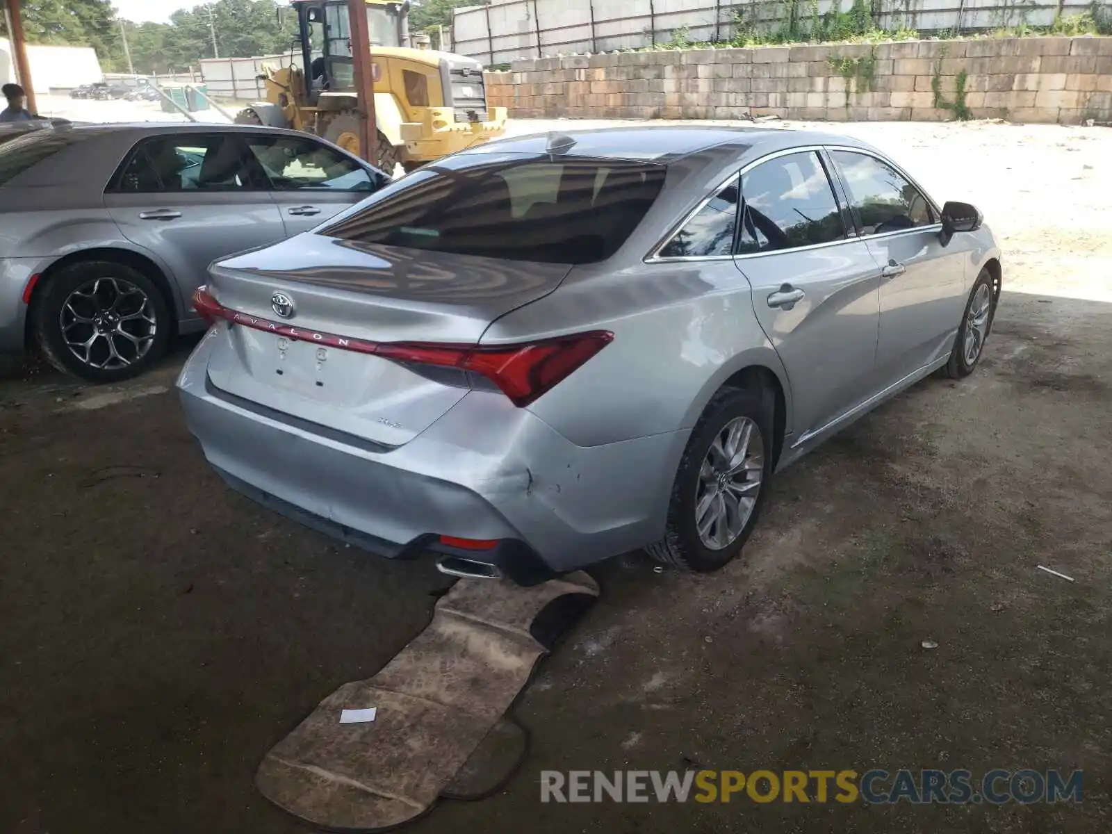 4 Photograph of a damaged car 4T1AZ1FB9LU039753 TOYOTA AVALON 2020