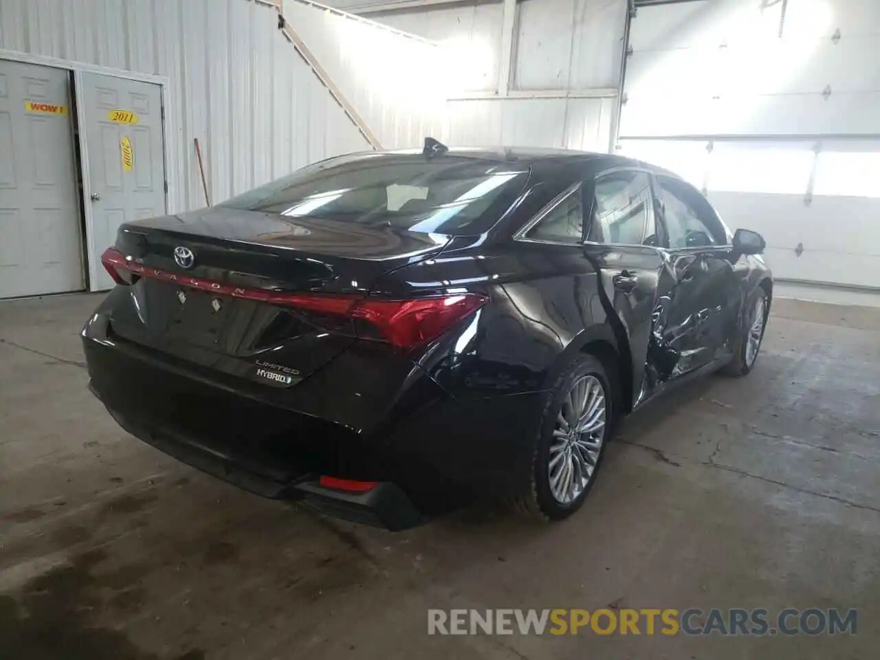 4 Photograph of a damaged car 4T1C21FB3LU016689 TOYOTA AVALON 2020