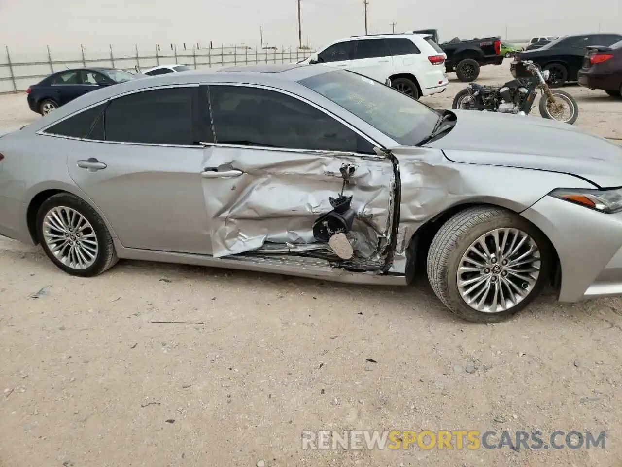 9 Photograph of a damaged car 4T1CZ1FB3LU053818 TOYOTA AVALON 2020