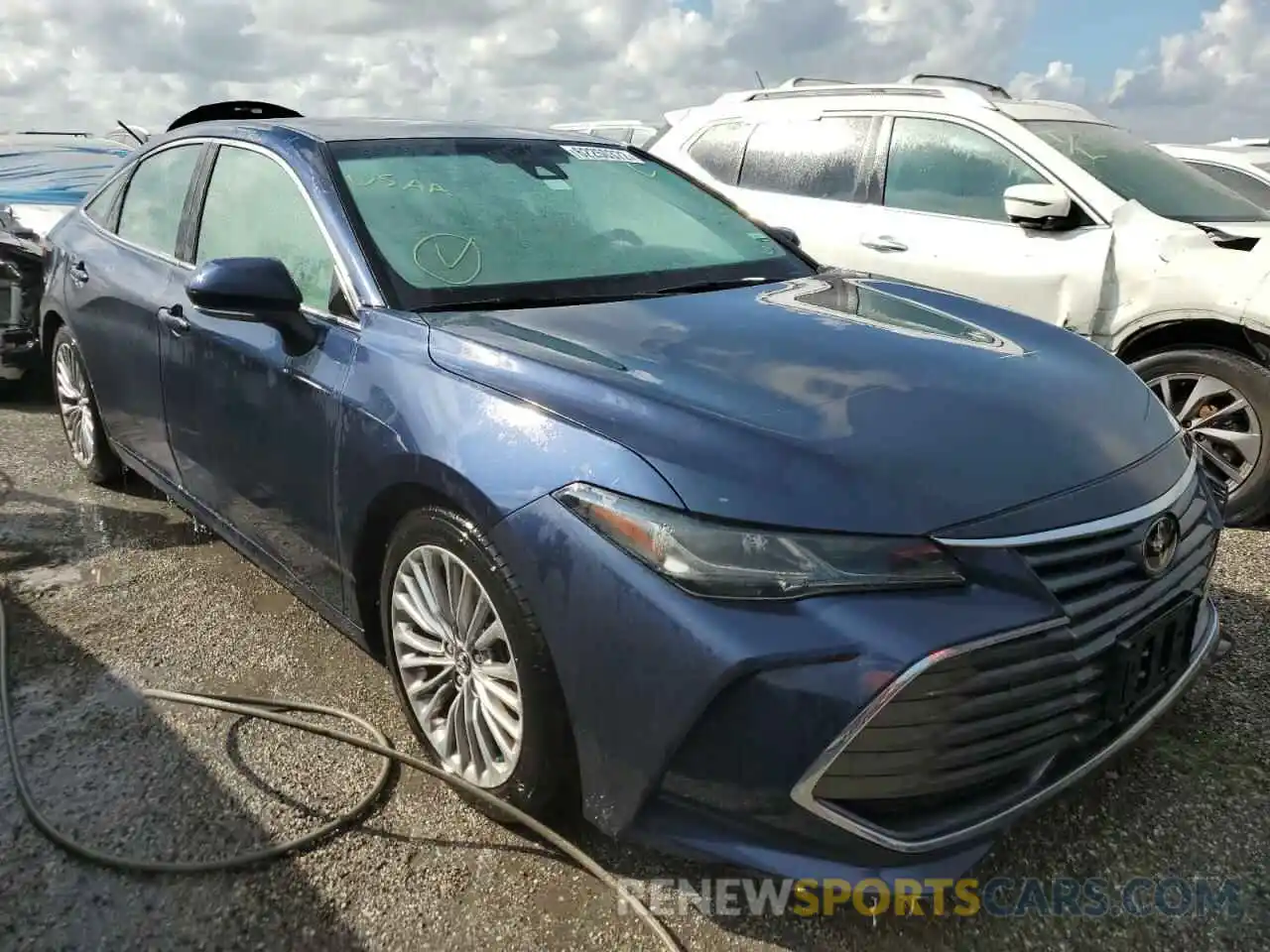 1 Photograph of a damaged car 4T1CZ1FB6LU039847 TOYOTA AVALON 2020