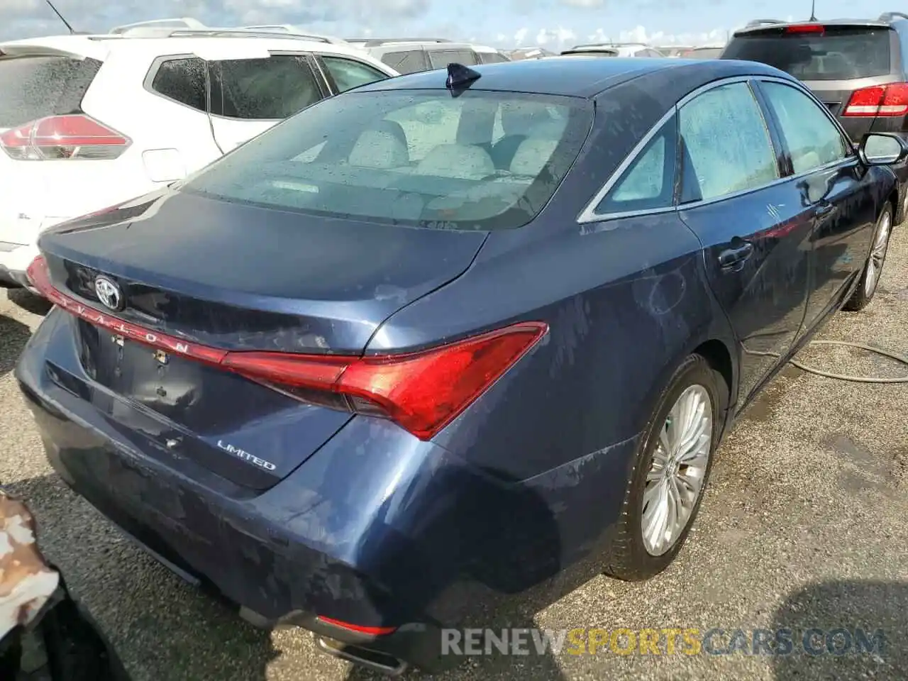 4 Photograph of a damaged car 4T1CZ1FB6LU039847 TOYOTA AVALON 2020