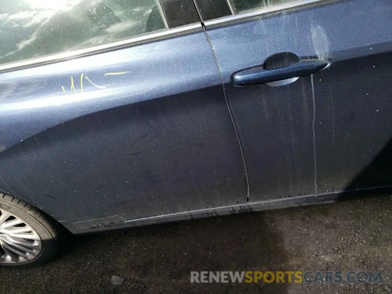 9 Photograph of a damaged car 4T1CZ1FB6LU039847 TOYOTA AVALON 2020