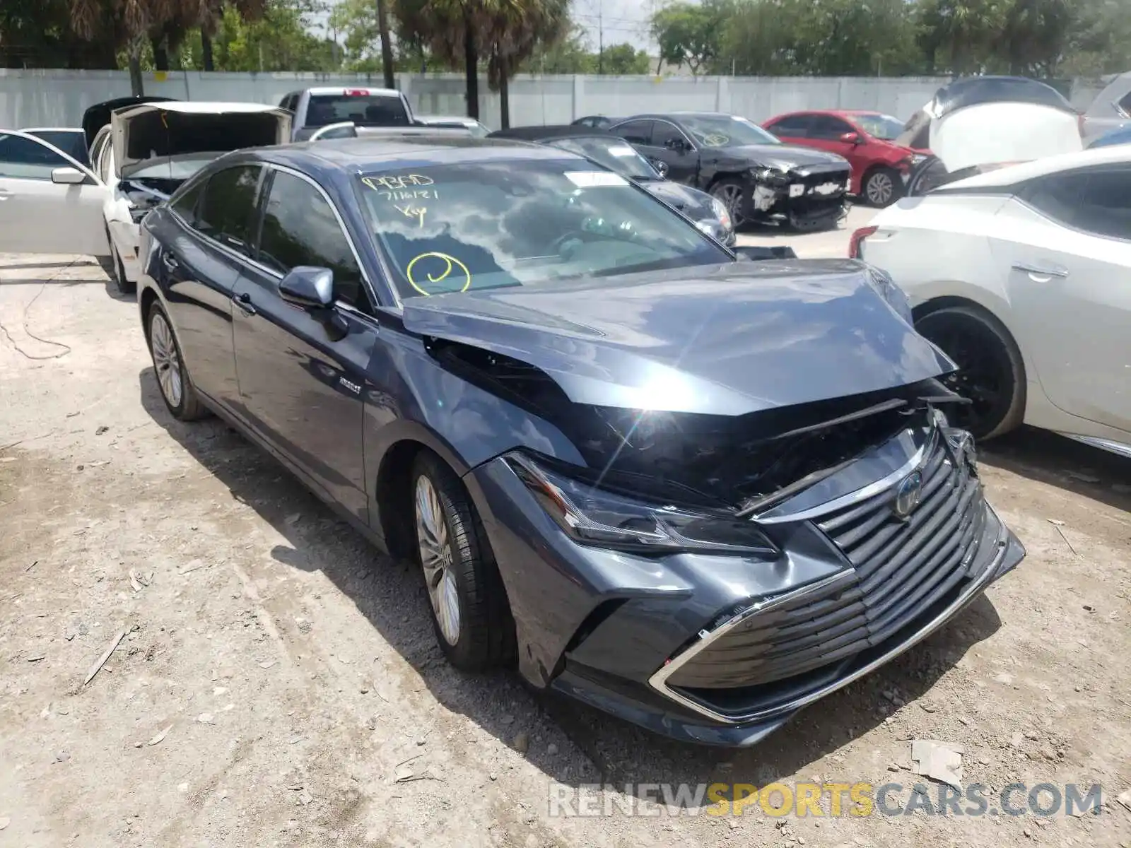 1 Photograph of a damaged car 4T1D21FB0LU018064 TOYOTA AVALON 2020