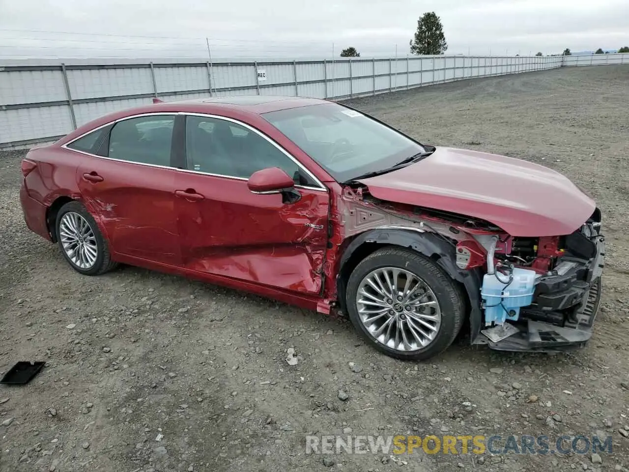4 Photograph of a damaged car 4T1D21FB3LU018401 TOYOTA AVALON 2020