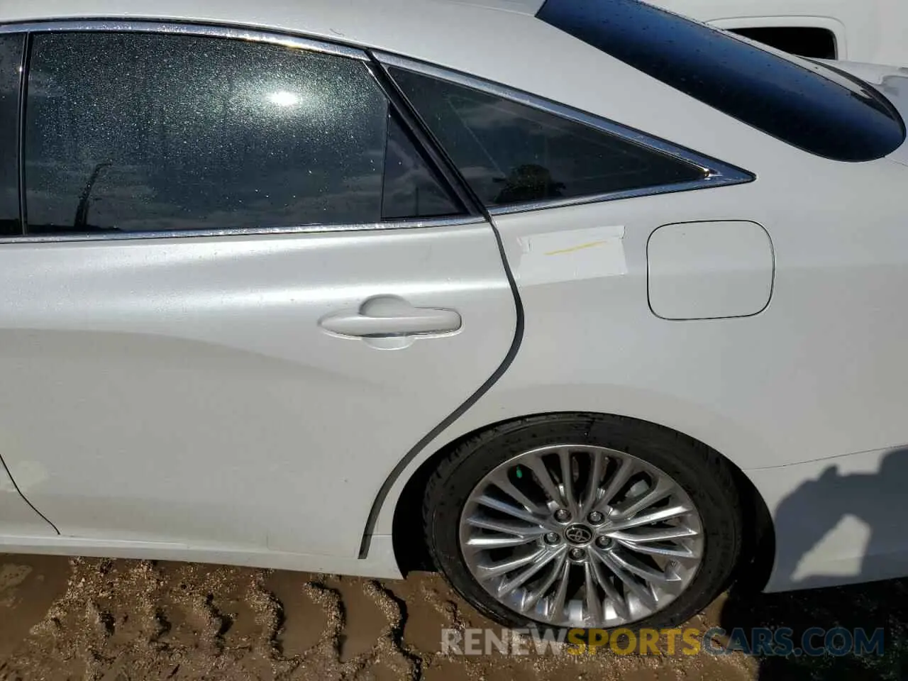 12 Photograph of a damaged car 4T1D21FB4LU017483 TOYOTA AVALON 2020