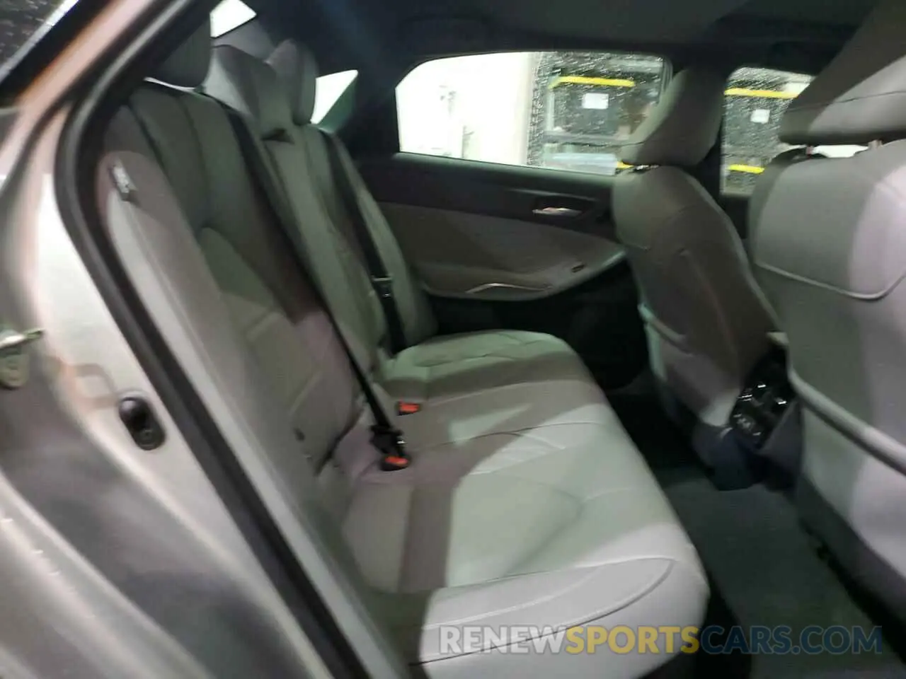 10 Photograph of a damaged car 4T1D21FB4LU017631 TOYOTA AVALON 2020