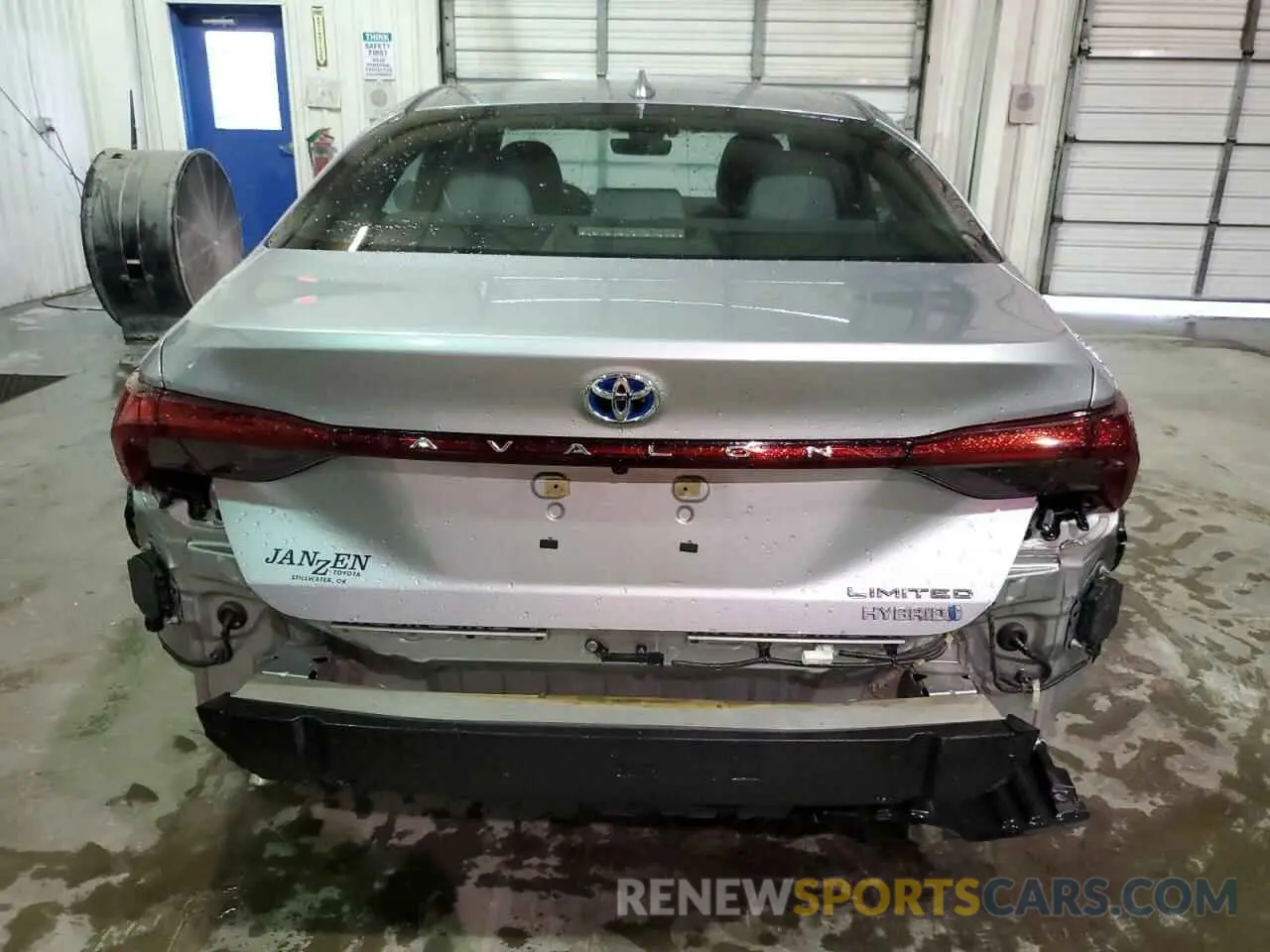 6 Photograph of a damaged car 4T1D21FB4LU017631 TOYOTA AVALON 2020