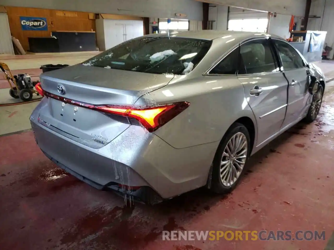 4 Photograph of a damaged car 4T1D21FB6LU013337 TOYOTA AVALON 2020