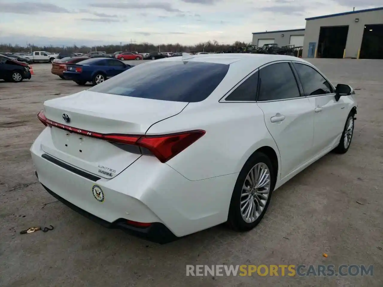 4 Photograph of a damaged car 4T1D21FB8LU019334 TOYOTA AVALON 2020