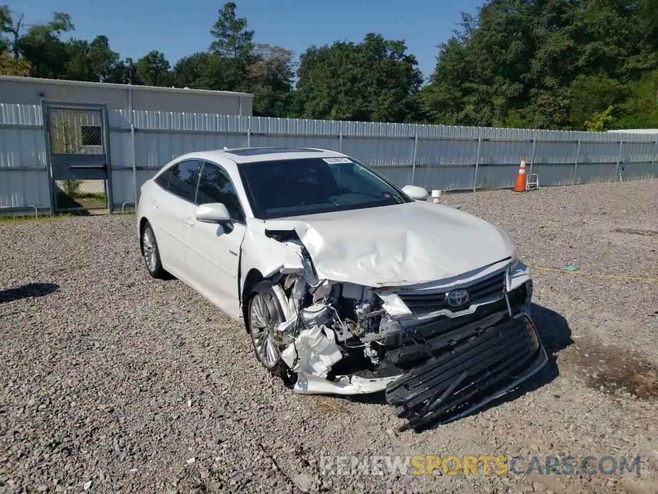 1 Photograph of a damaged car 4T1D21FB9LU011968 TOYOTA AVALON 2020