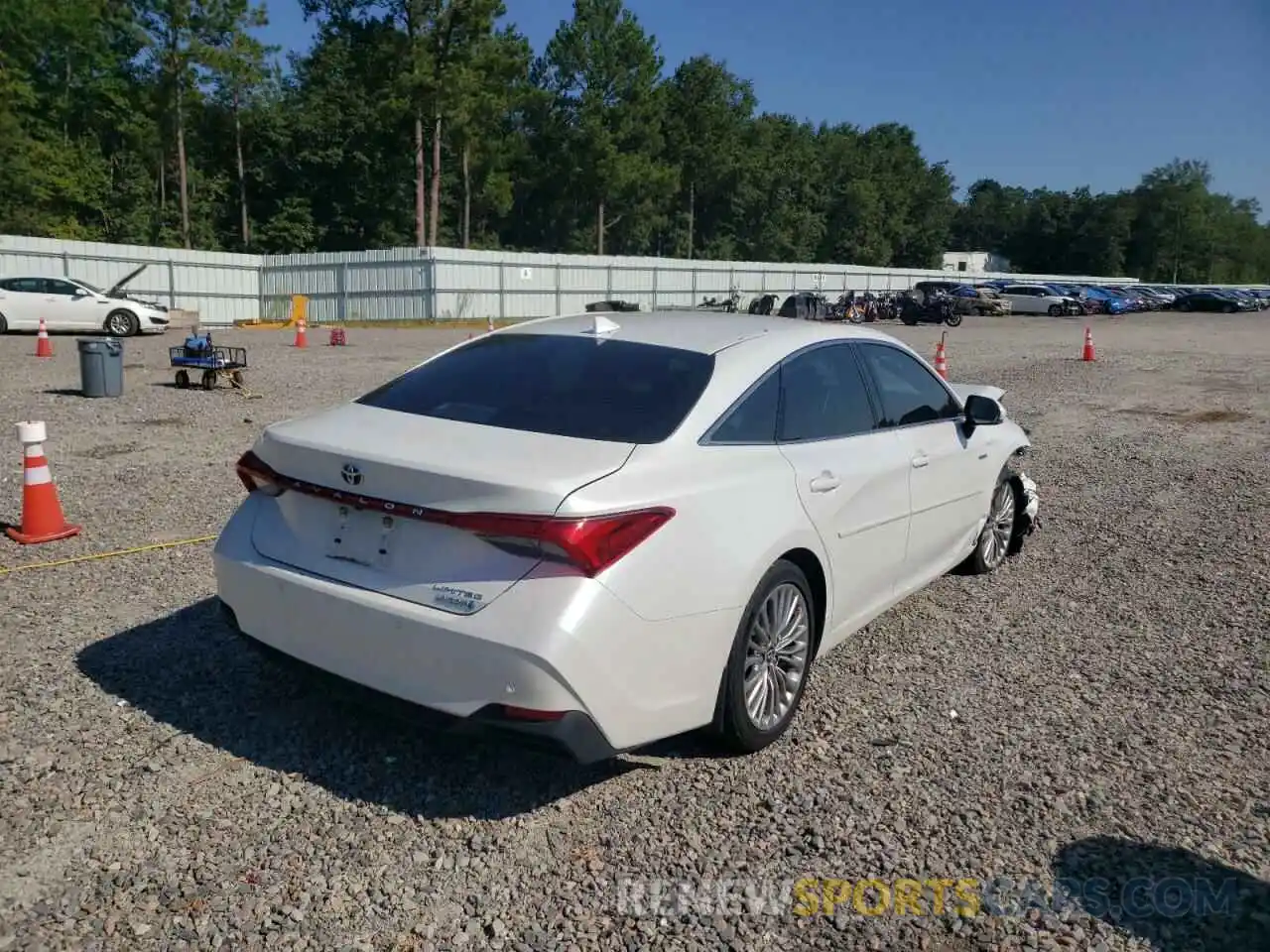 4 Photograph of a damaged car 4T1D21FB9LU011968 TOYOTA AVALON 2020