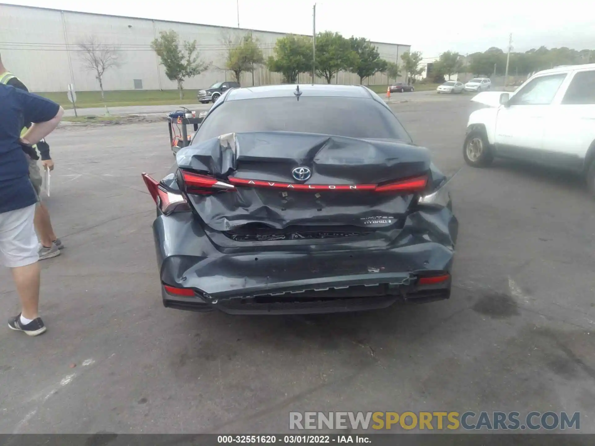 6 Photograph of a damaged car 4T1D21FB9LU012487 TOYOTA AVALON 2020