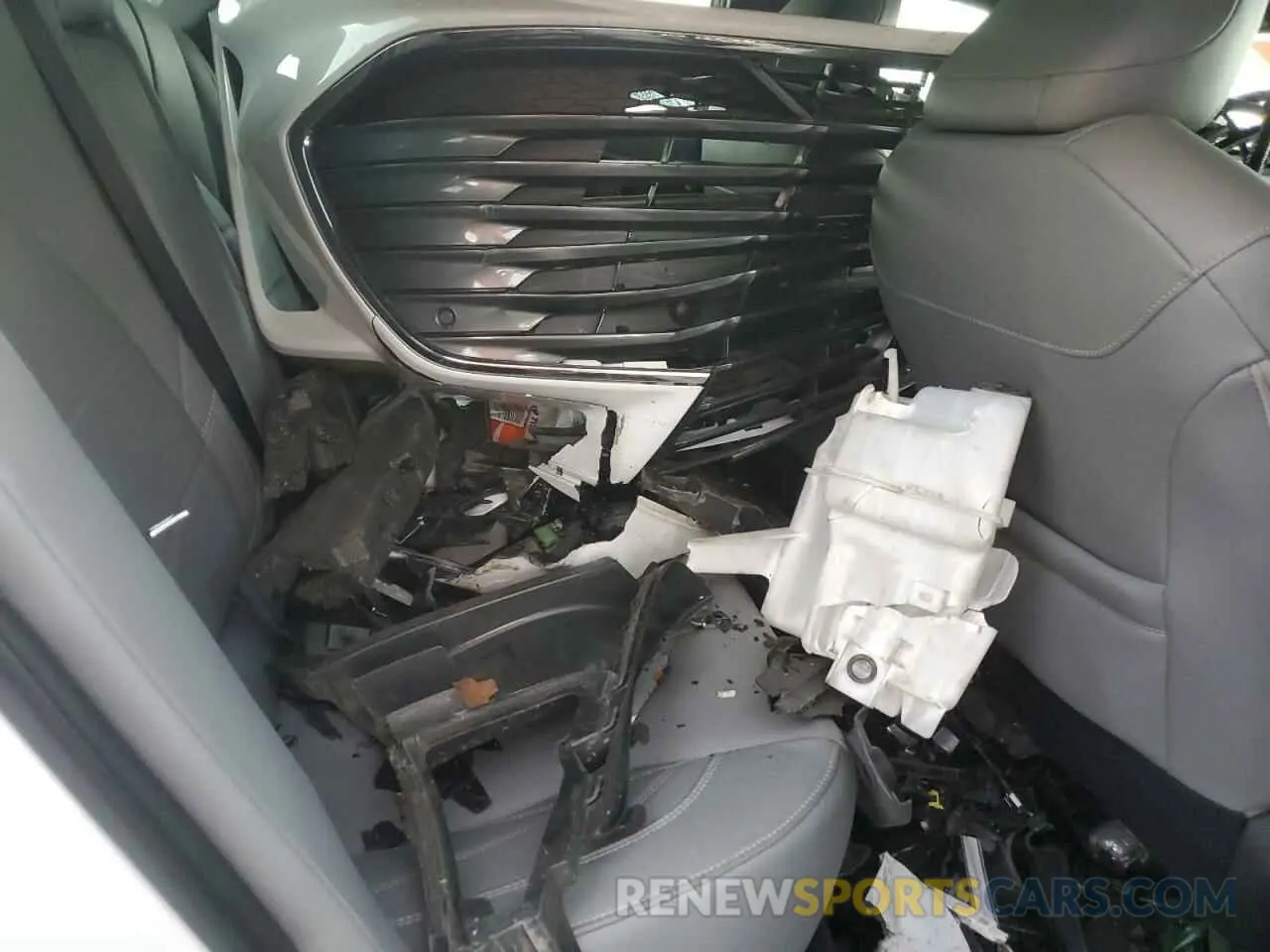 10 Photograph of a damaged car 4T1DZ1FB0LU052114 TOYOTA AVALON 2020
