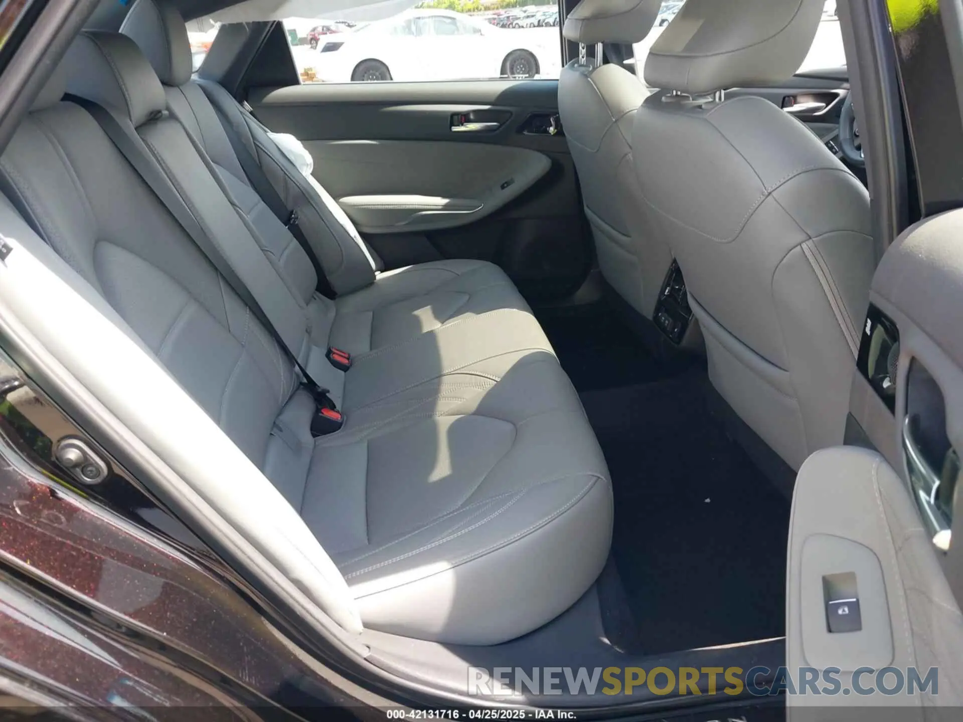 8 Photograph of a damaged car 4T1DZ1FB8LU054273 TOYOTA AVALON 2020