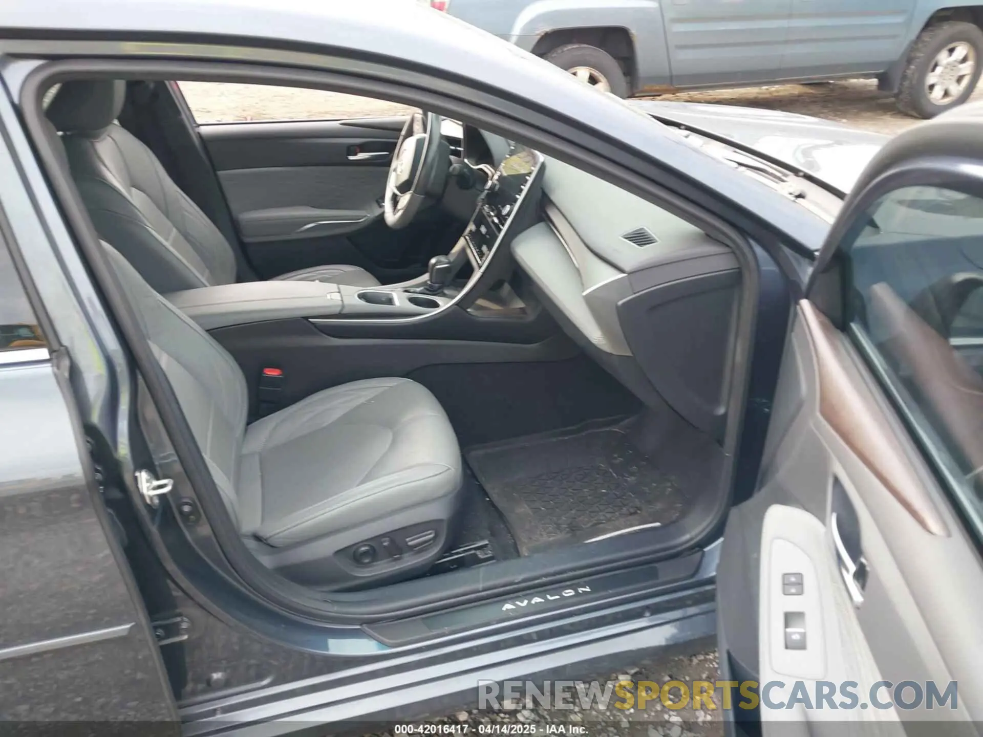 5 Photograph of a damaged car 4T1DZ1FBXLU049687 TOYOTA AVALON 2020