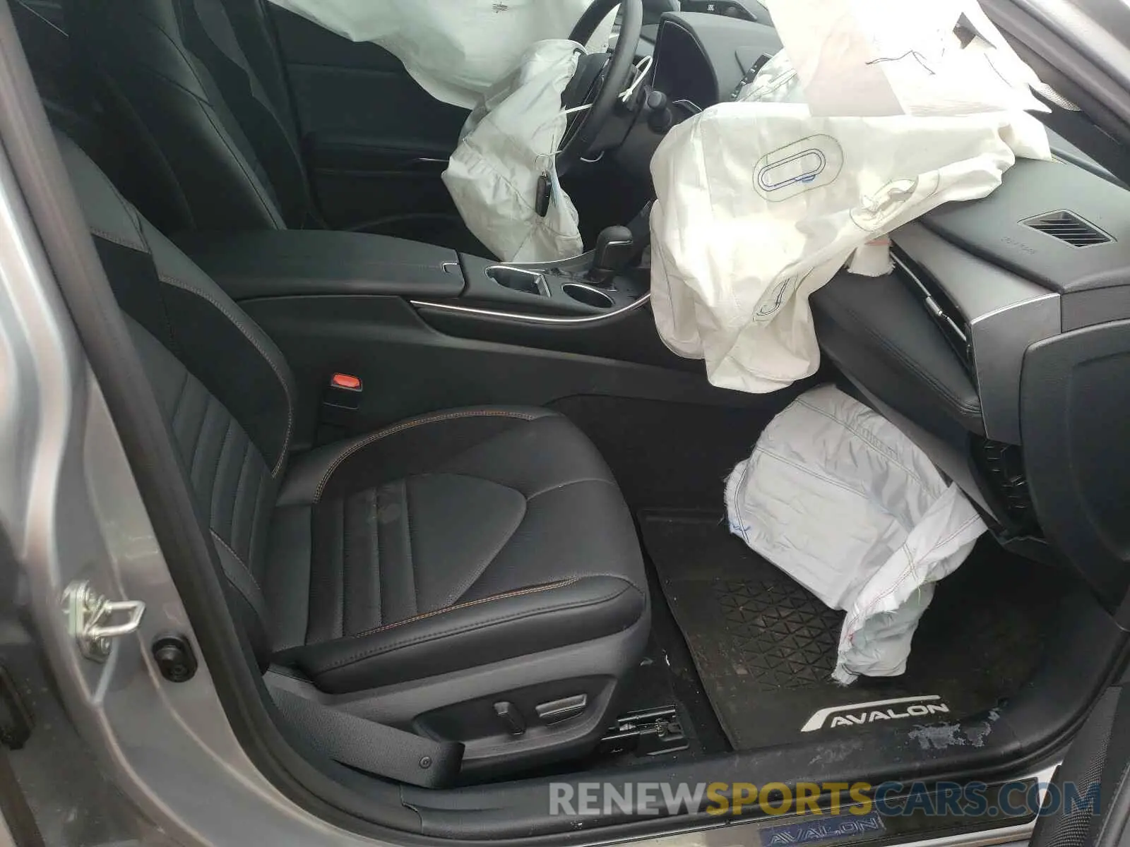 5 Photograph of a damaged car 4T1E21FB7LU012475 TOYOTA AVALON 2020