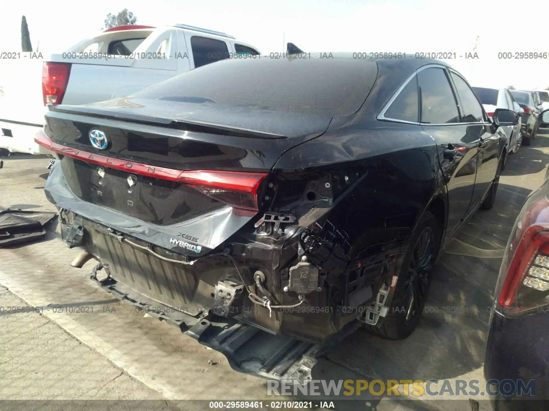 4 Photograph of a damaged car 4T1E21FB7LU017238 TOYOTA AVALON 2020