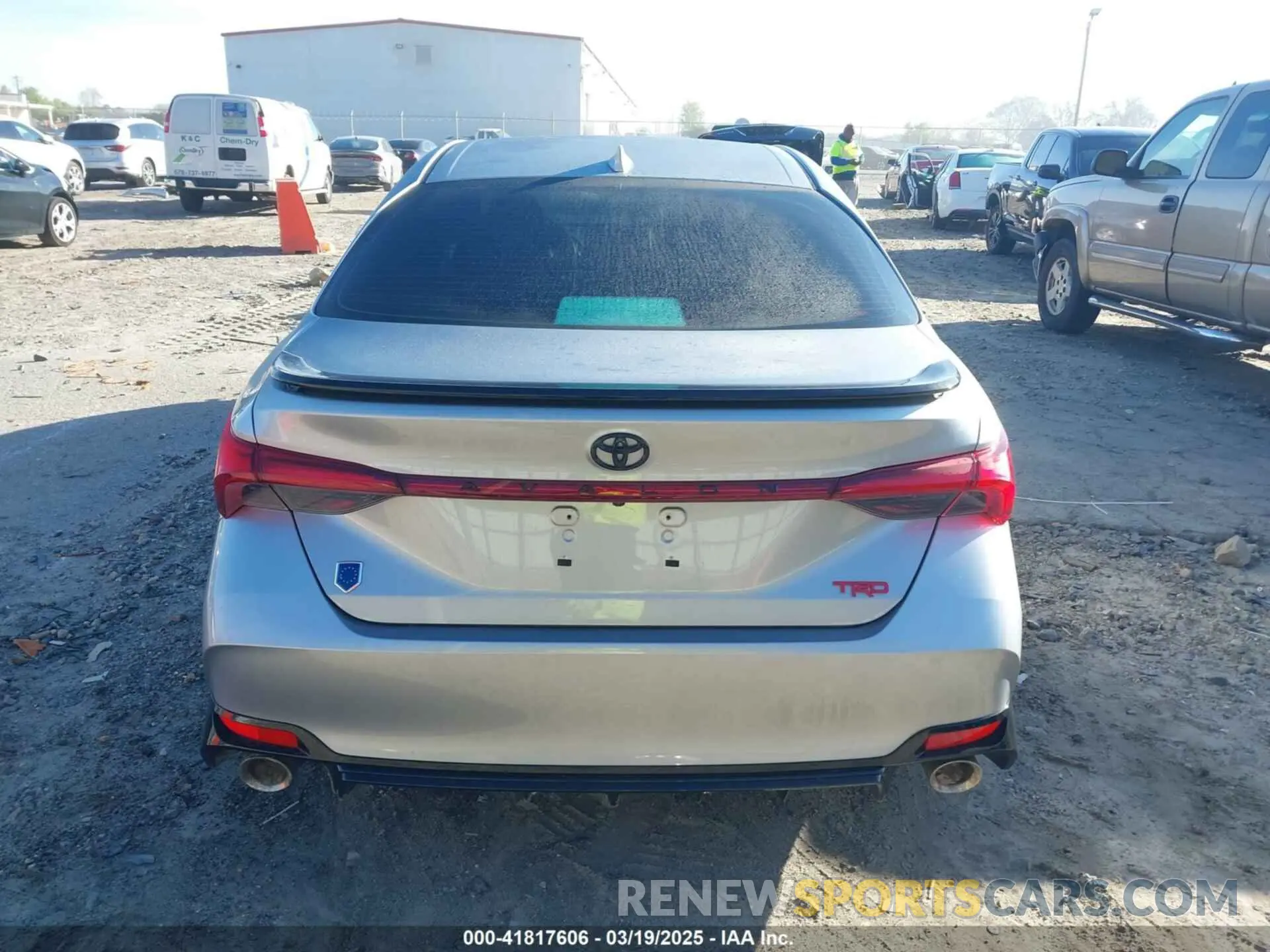 17 Photograph of a damaged car 4T1FZ1FB0LU048279 TOYOTA AVALON 2020