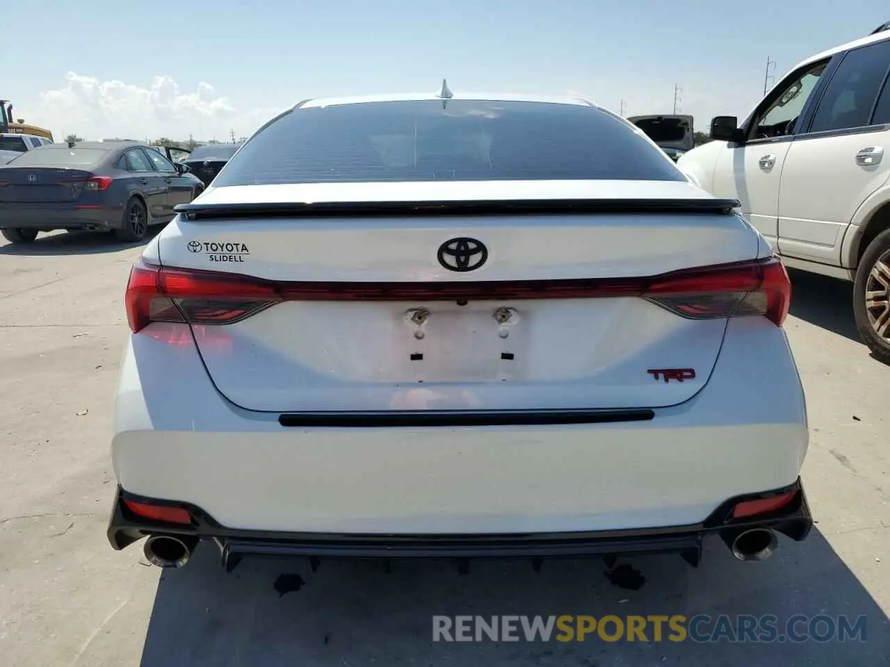 6 Photograph of a damaged car 4T1FZ1FB6LU041580 TOYOTA AVALON 2020
