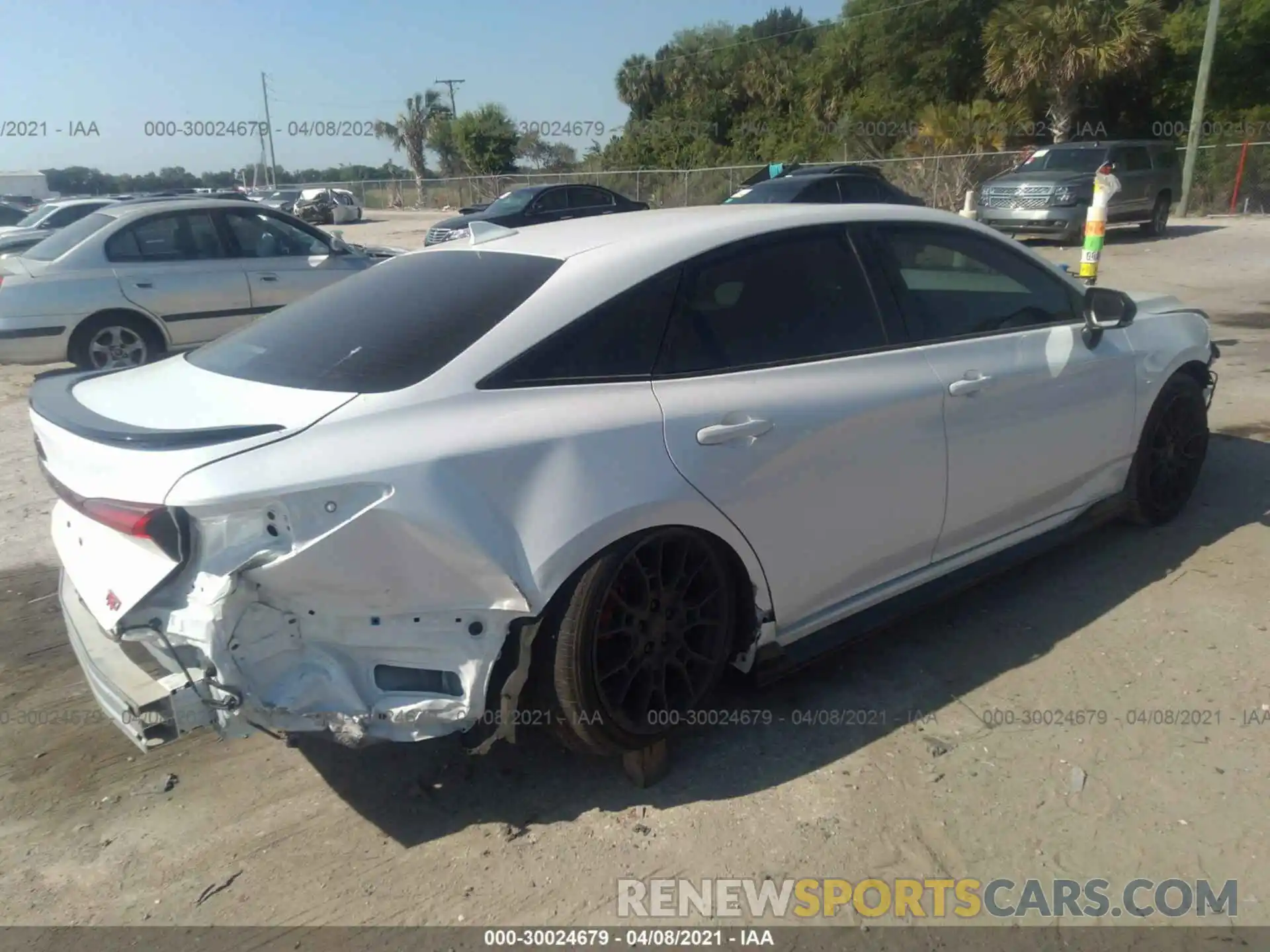 4 Photograph of a damaged car 4T1FZ1FB6LU043782 TOYOTA AVALON 2020