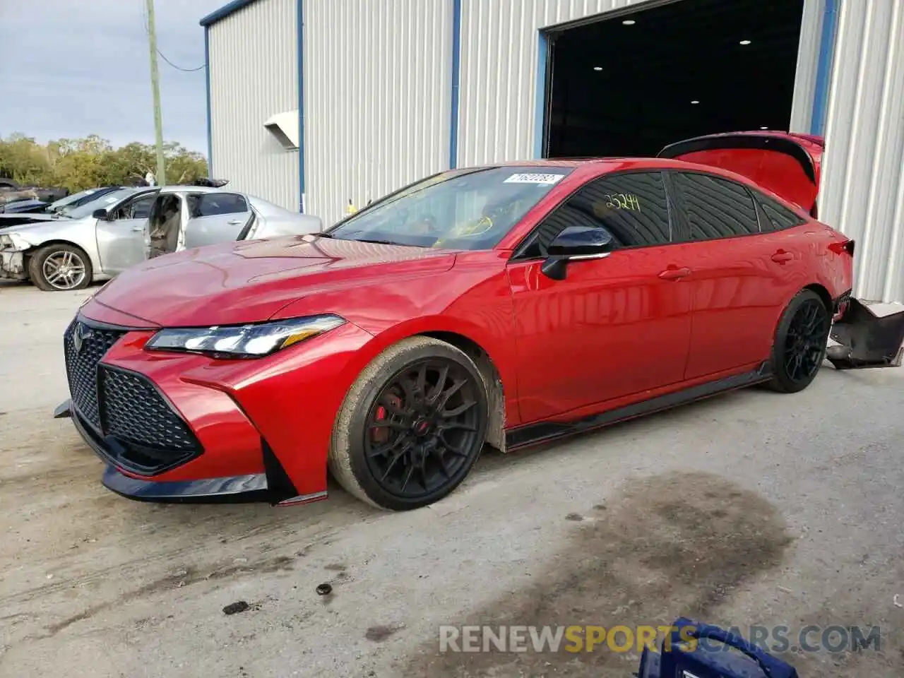 1 Photograph of a damaged car 4T1FZ1FB8LU050801 TOYOTA AVALON 2020