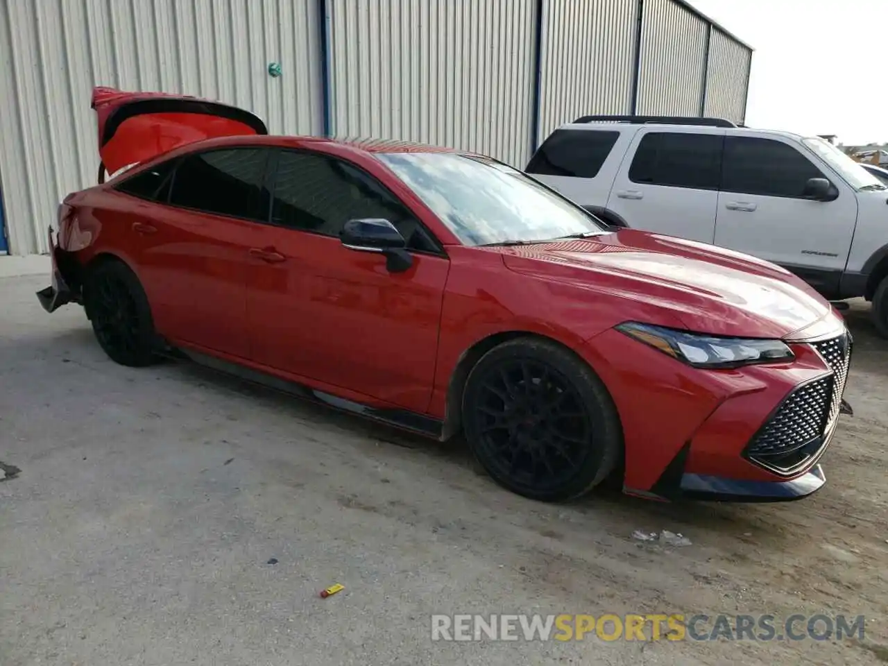 4 Photograph of a damaged car 4T1FZ1FB8LU050801 TOYOTA AVALON 2020