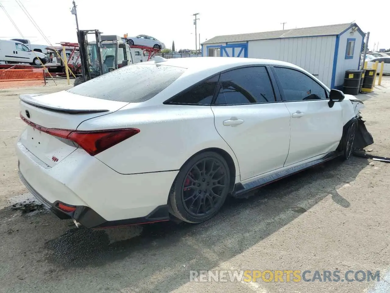 3 Photograph of a damaged car 4T1FZ1FBXLU048404 TOYOTA AVALON 2020