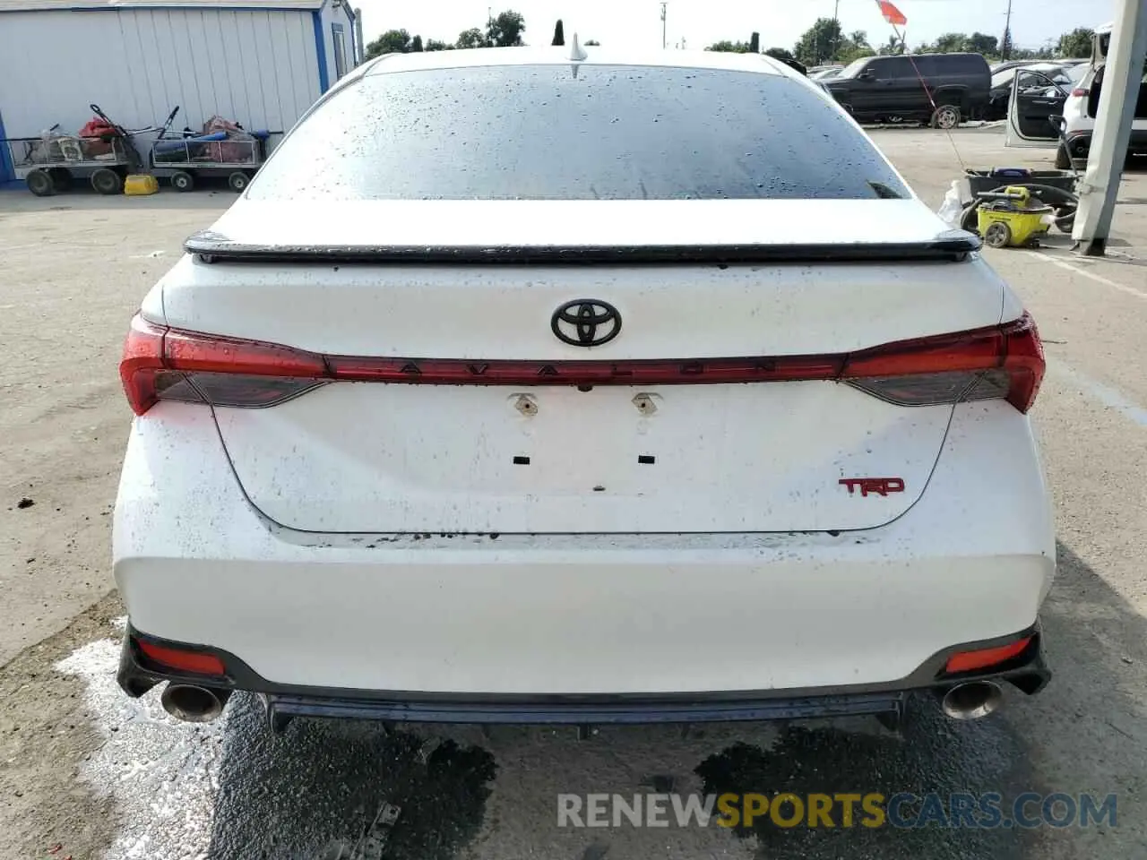 6 Photograph of a damaged car 4T1FZ1FBXLU048404 TOYOTA AVALON 2020