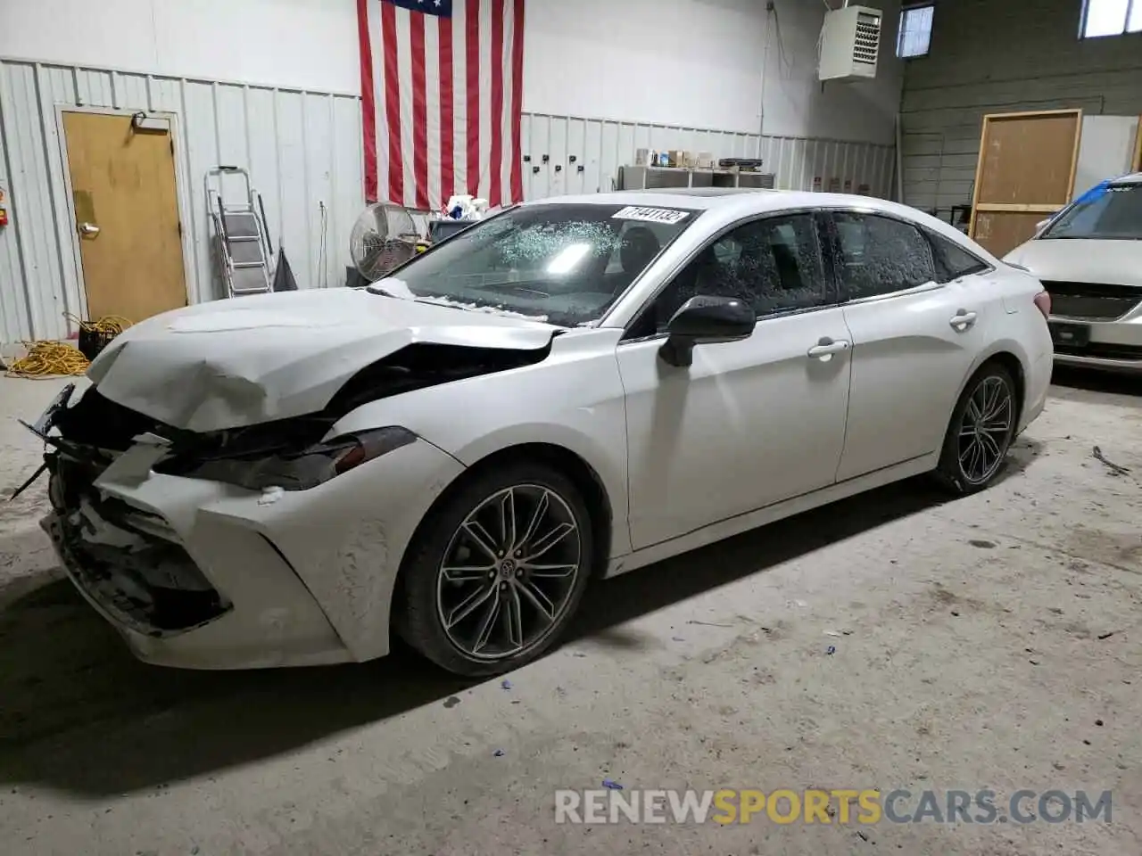 1 Photograph of a damaged car 4T1GZ1FB5LU047956 TOYOTA AVALON 2020