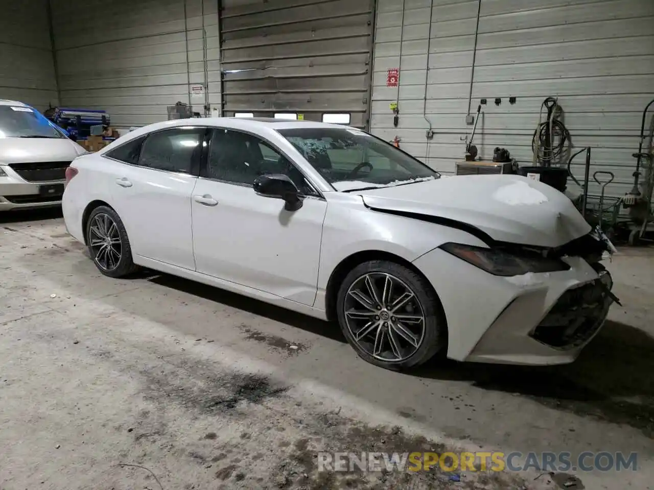 4 Photograph of a damaged car 4T1GZ1FB5LU047956 TOYOTA AVALON 2020