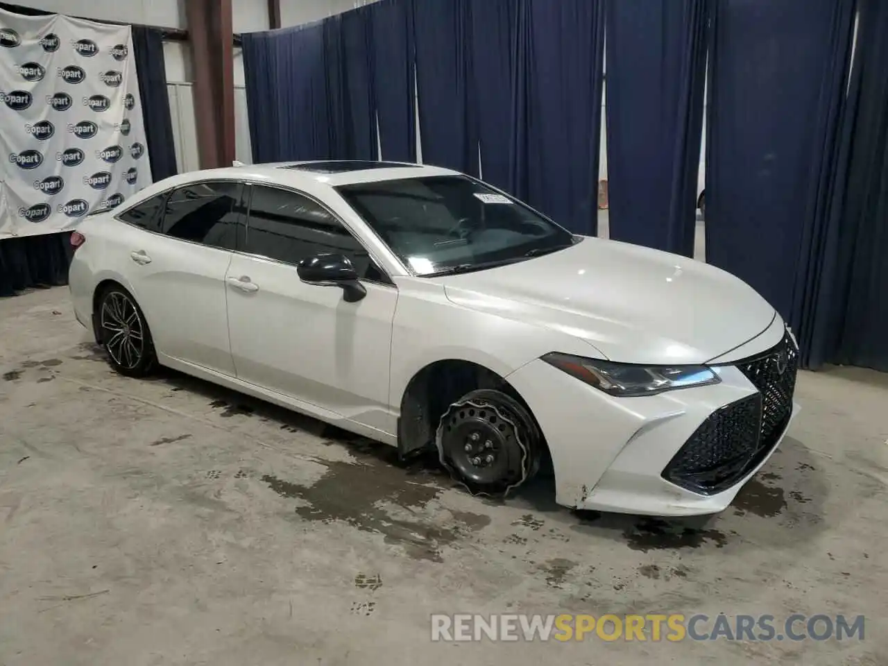 4 Photograph of a damaged car 4T1HZ1FB7LU040401 TOYOTA AVALON 2020