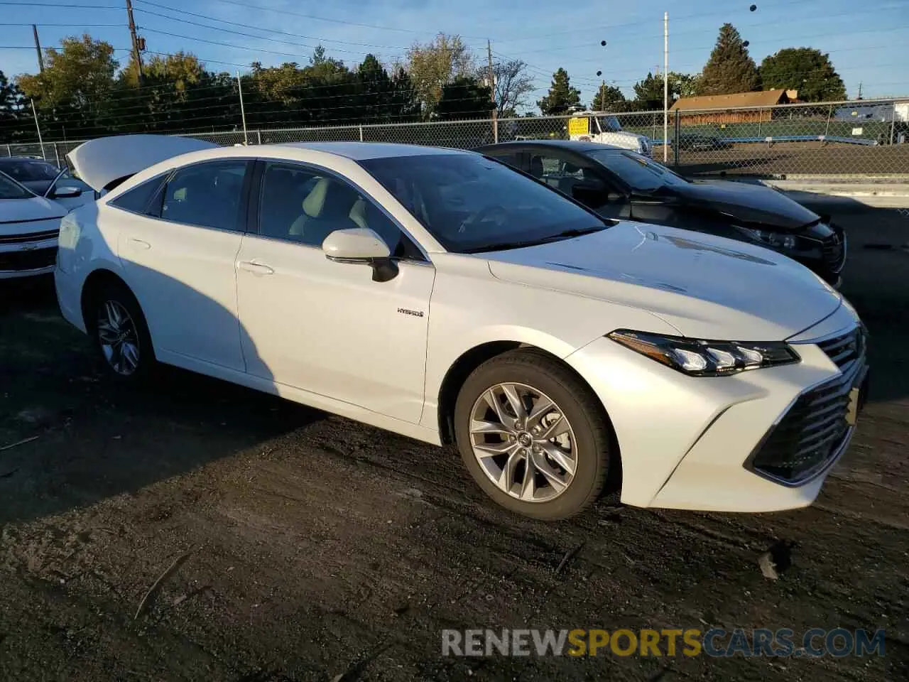 4 Photograph of a damaged car 4T1J21FB5LU015115 TOYOTA AVALON 2020