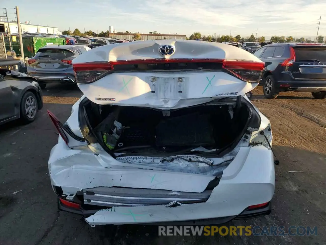 6 Photograph of a damaged car 4T1J21FB5LU015115 TOYOTA AVALON 2020
