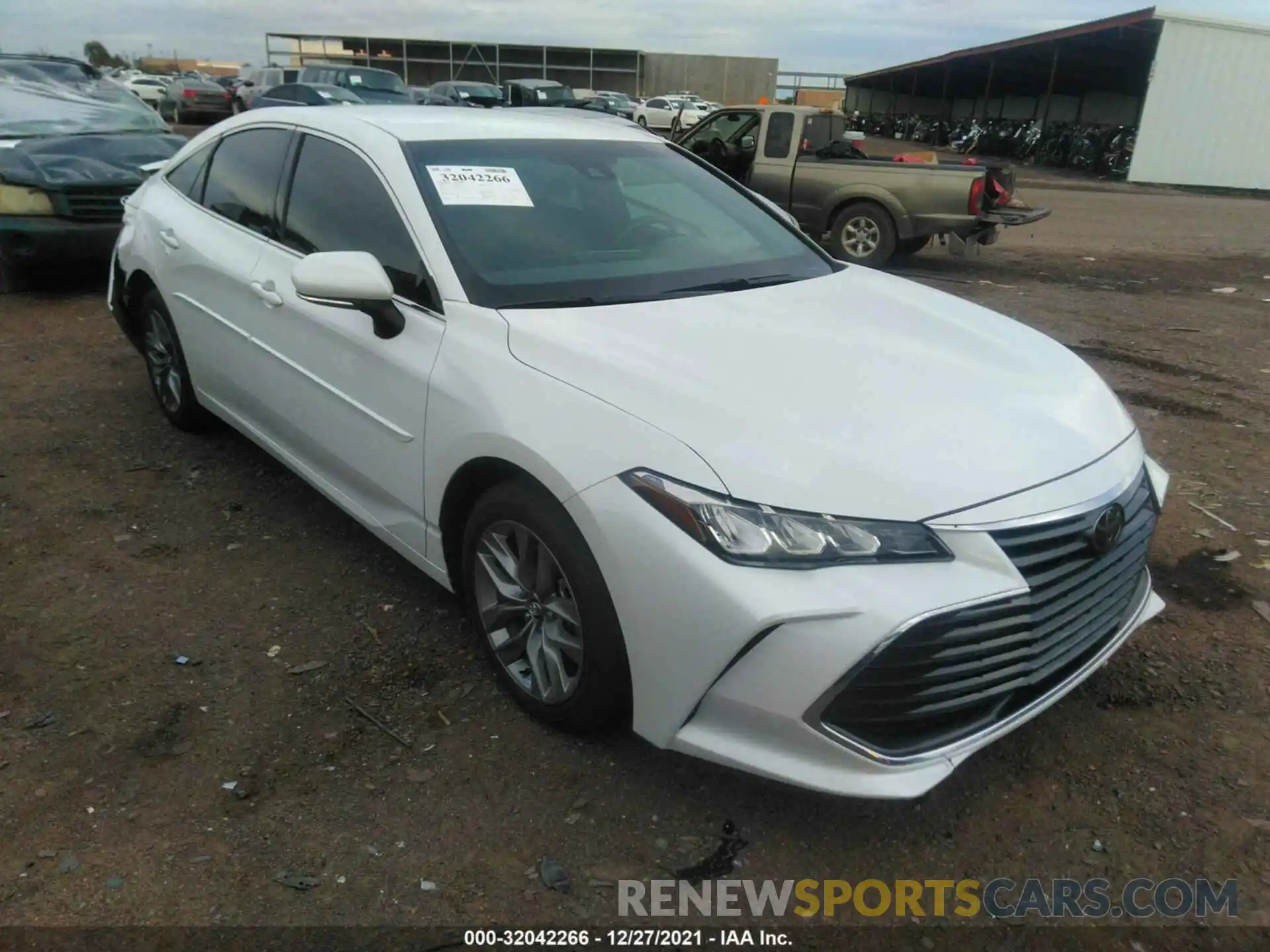 1 Photograph of a damaged car 4T1JZ1FB0LU048549 TOYOTA AVALON 2020